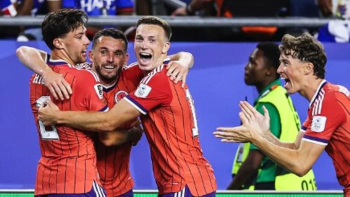 হাড্ডাহা‌ড্ডি লড়াই, ১ গো‌লে হাইতি‌কে হারা‌লো স্কটল‌্যান্ড